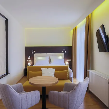 Bella Guest house 3*